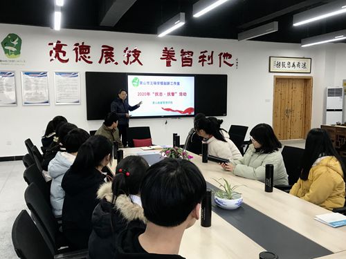 黃山市名師勞模創(chuàng)新工作室開展“跟著勞模去扶貧”活動